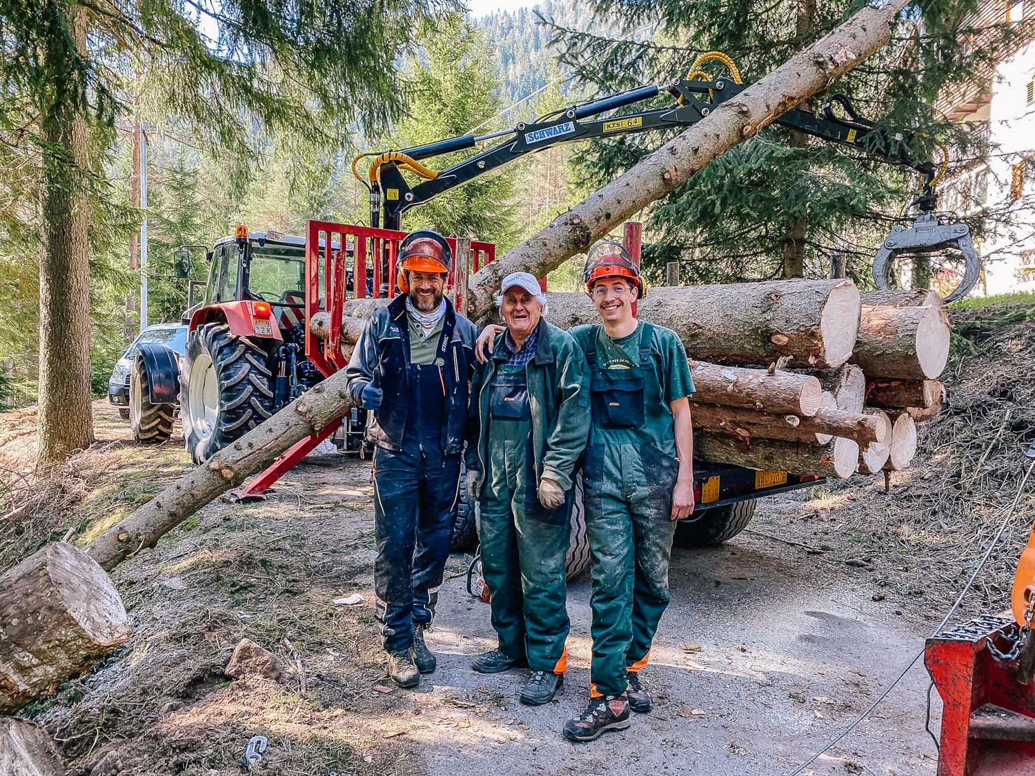 Viel Holz vor der Hütte | Hotel Ganischgerhof - Dolomiten - Südtirol