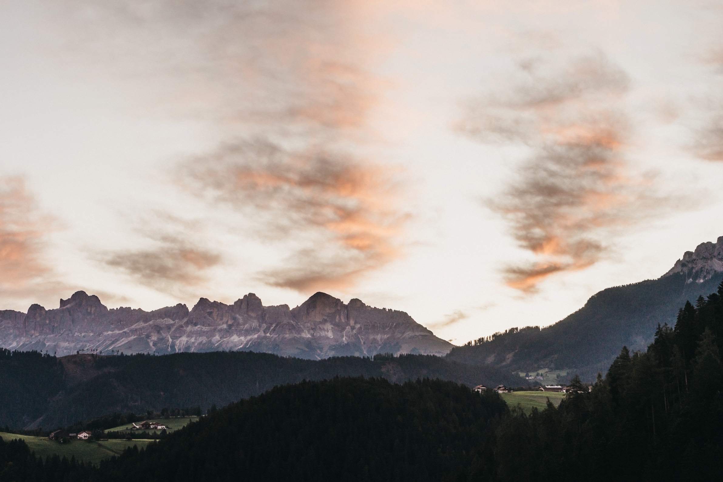Vista dal Ganis Resort sulle Dolomiti in Val d’Ega. Catinaccio UNESCO World Nature Heritage