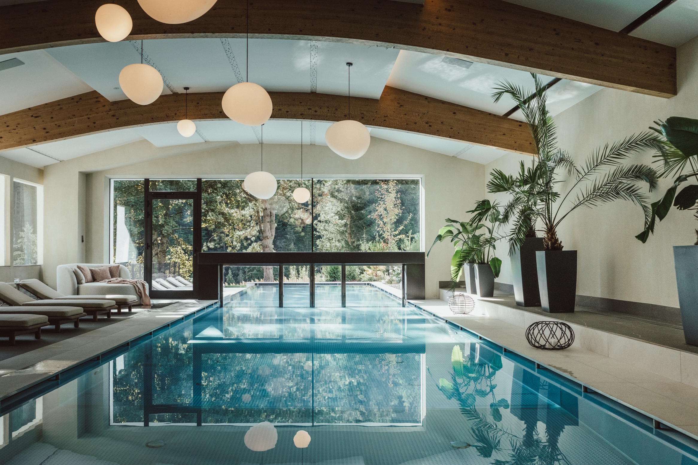 Indoor und Outdoor Pool im neuen Ganis Resort, Wellnesshotel im Eggental