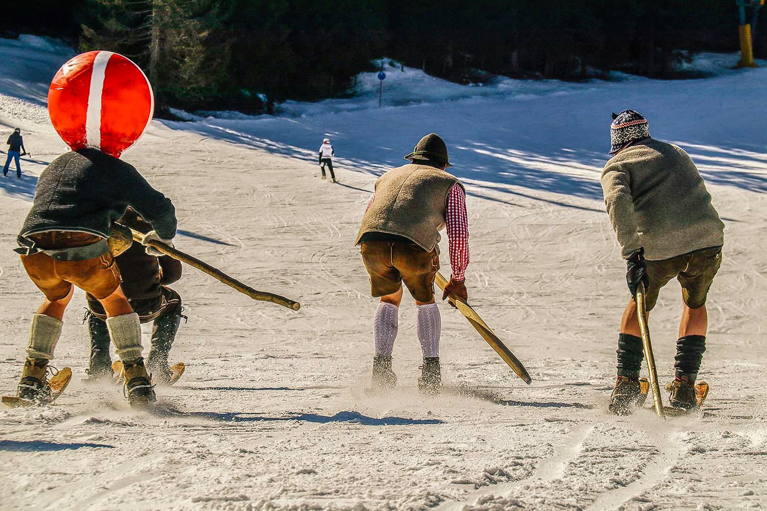 Bretter ai piedi e olimpiadi: la tradizione dello sci storico al Ganischgerhof